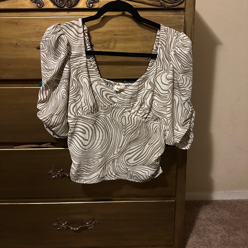 Chic Swirl Patterned Women's Blouse